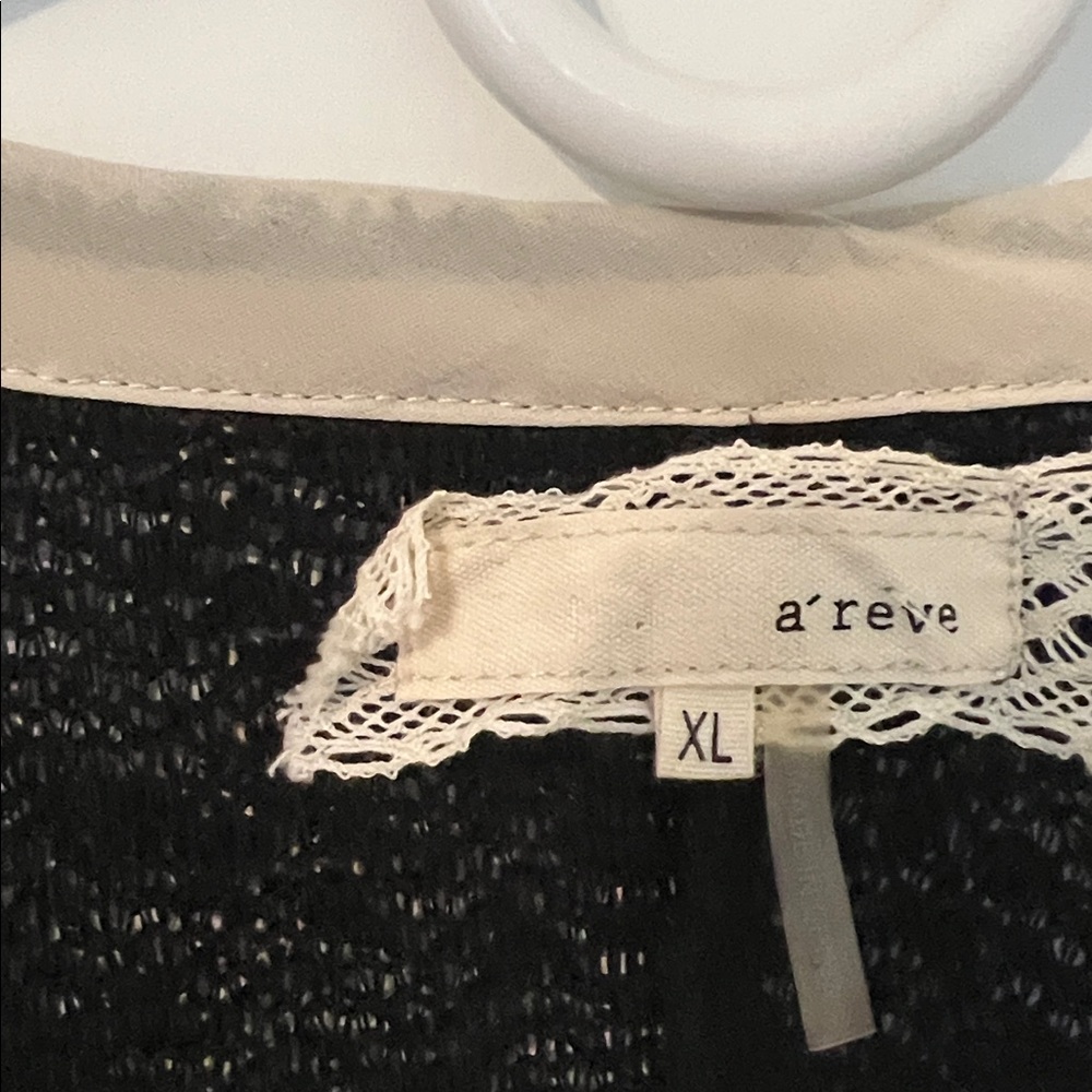 A Rêve sweater. - Picture 7 of 11